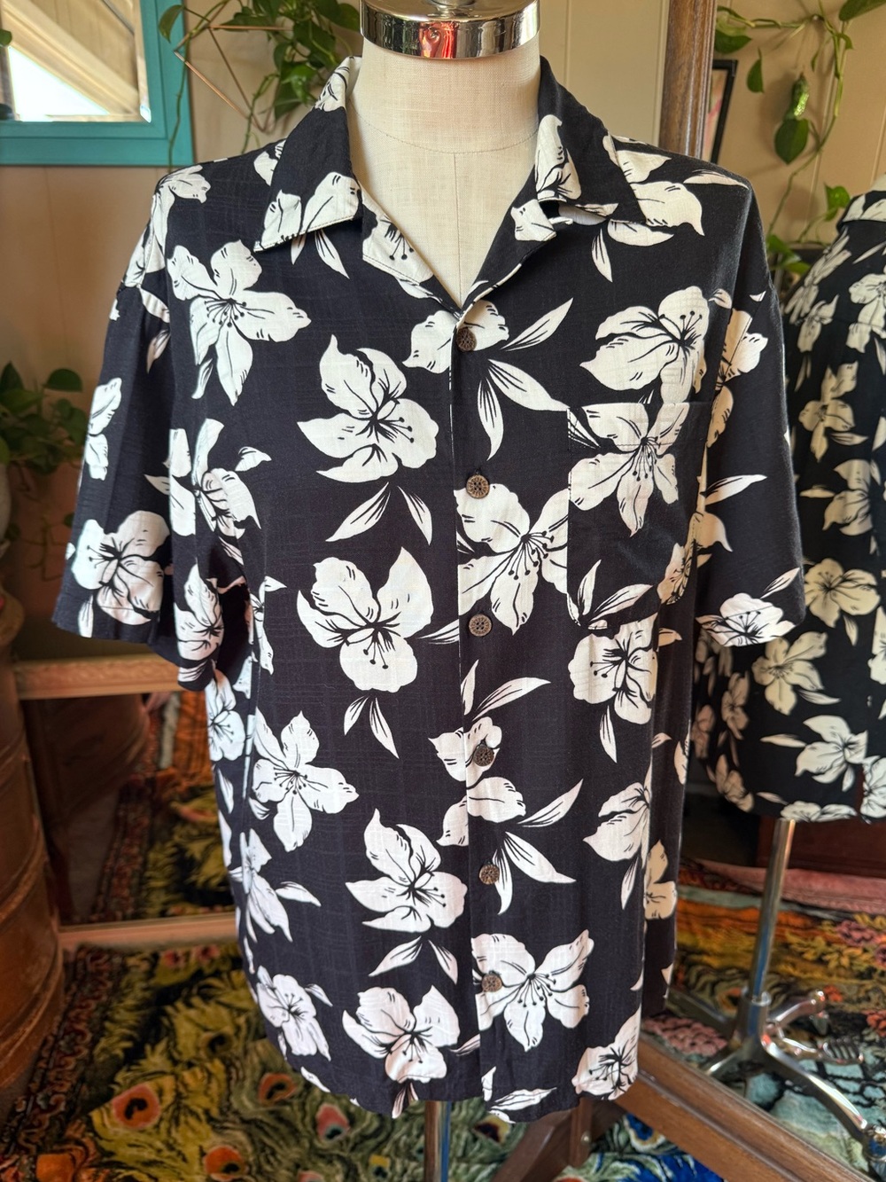 Caribbean Joe Shirt Mens Small Black Floral Button Down Hawaiian Soft Rayon